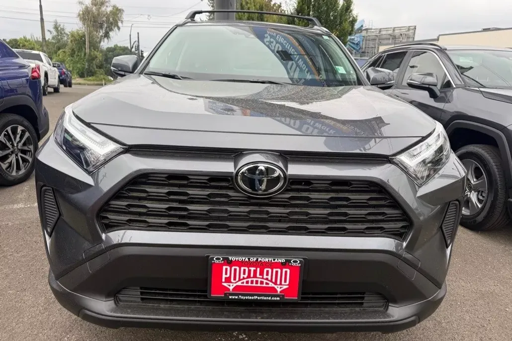 2025 Toyota RAV4 Hybrid XLE photo 1