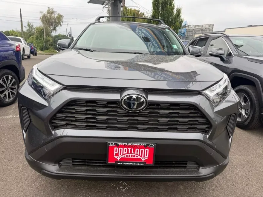 2025 Toyota RAV4 Hybrid XLE photo 1
