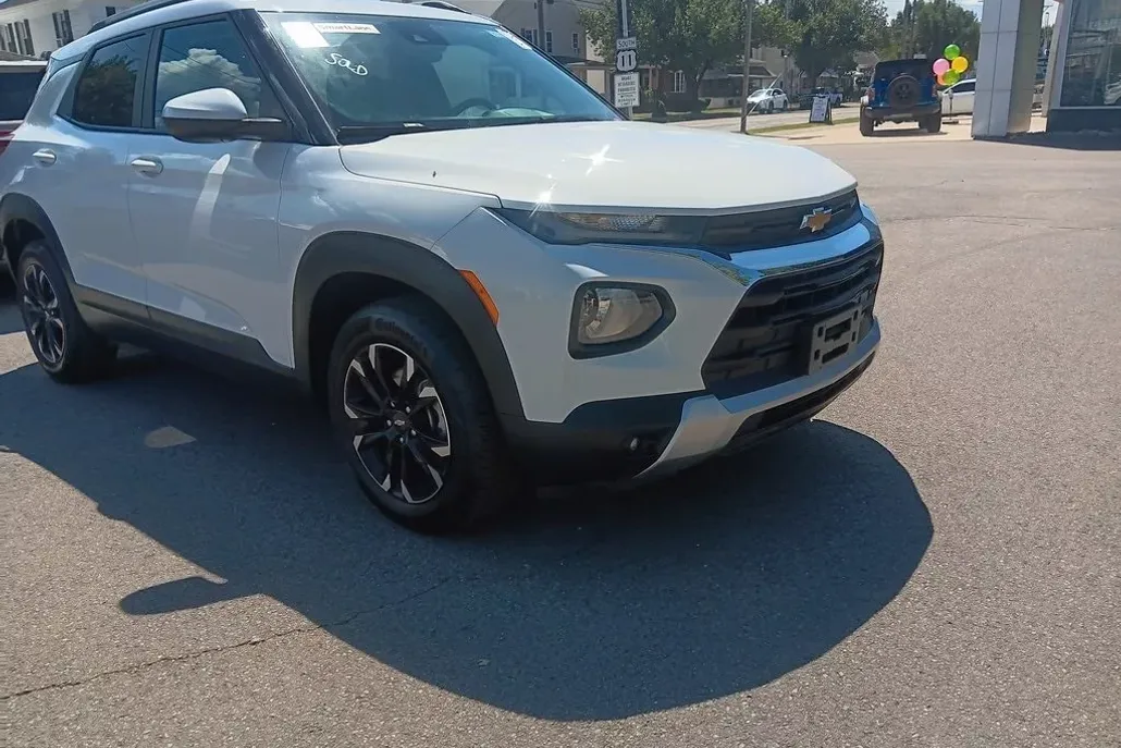 2023 Chevrolet Trailblazer LT photo 1
