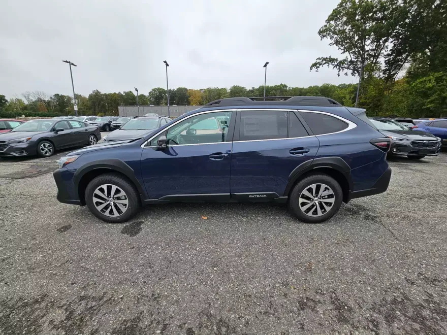 2025 Subaru Outback Premium photo 1