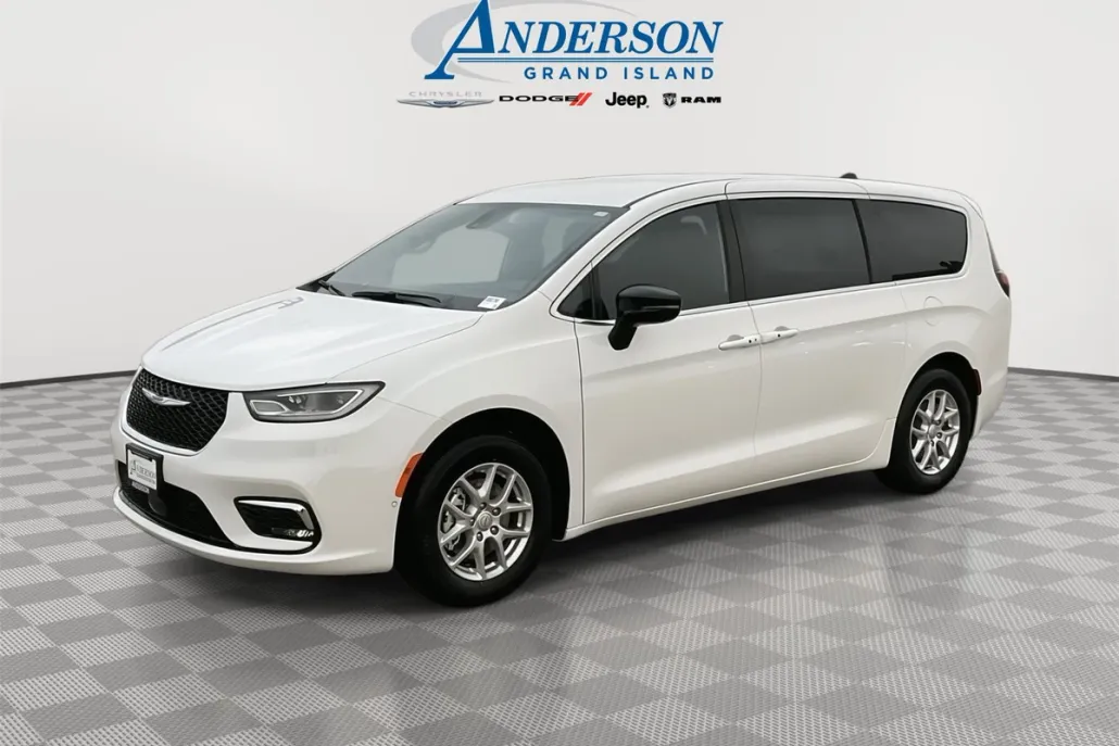 2026 Chrysler Pacifica photo 1