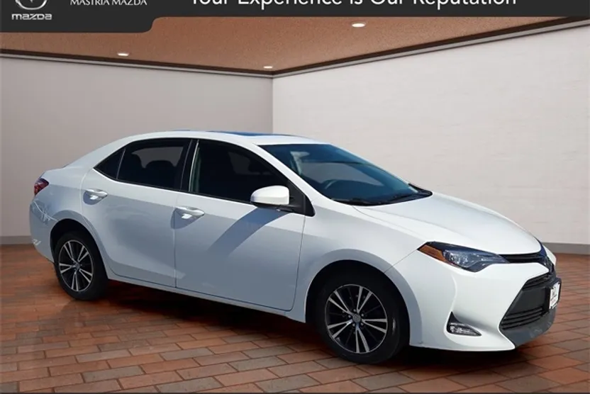 2018 Toyota Corolla LE photo 1