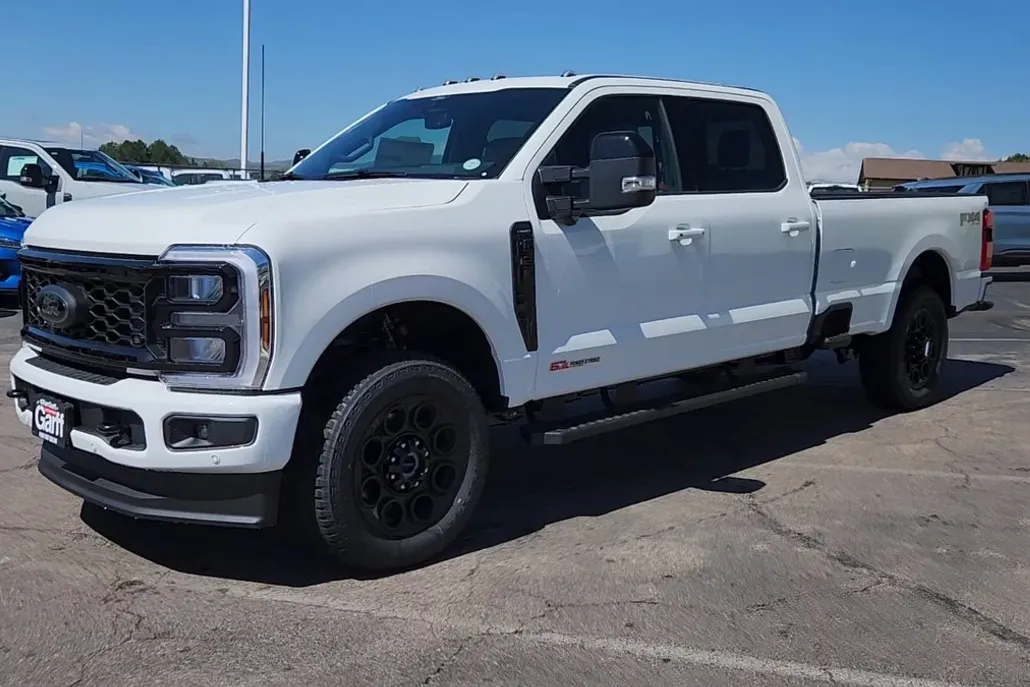 2025 Ford F-350 Lariat photo 1