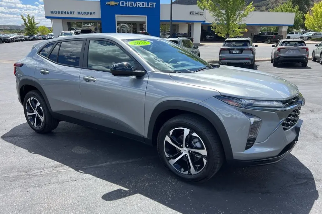 2025 Chevrolet Trax photo 1