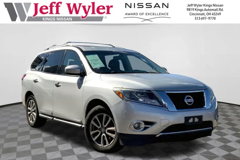 2016 Nissan Pathfinder SL photo 1