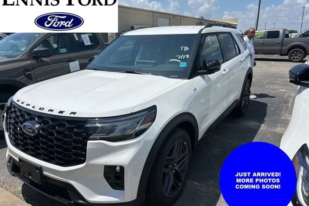 2025 Ford Explorer ST-Line photo 1