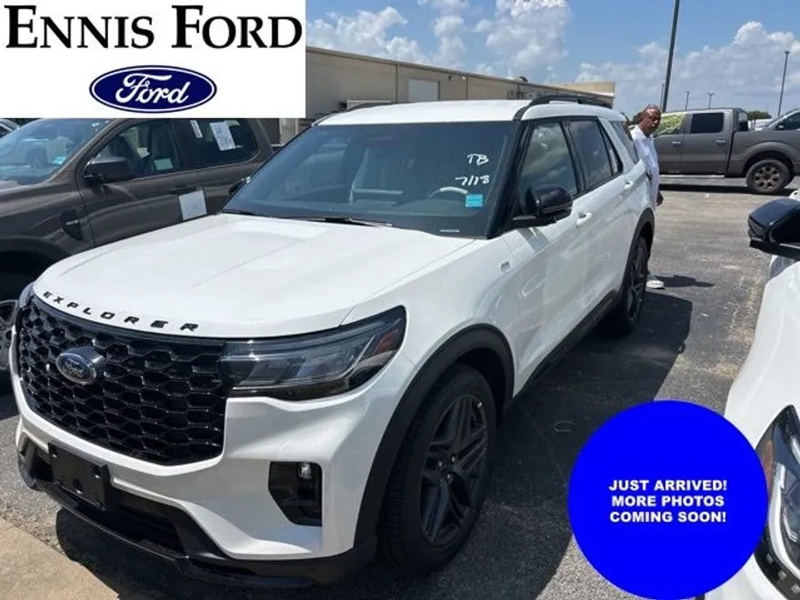 2025 Ford Explorer ST-Line photo 1