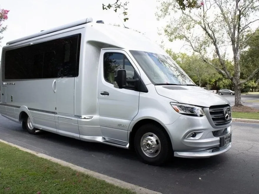 2022 Mercedes Benz Sprinter photo 1