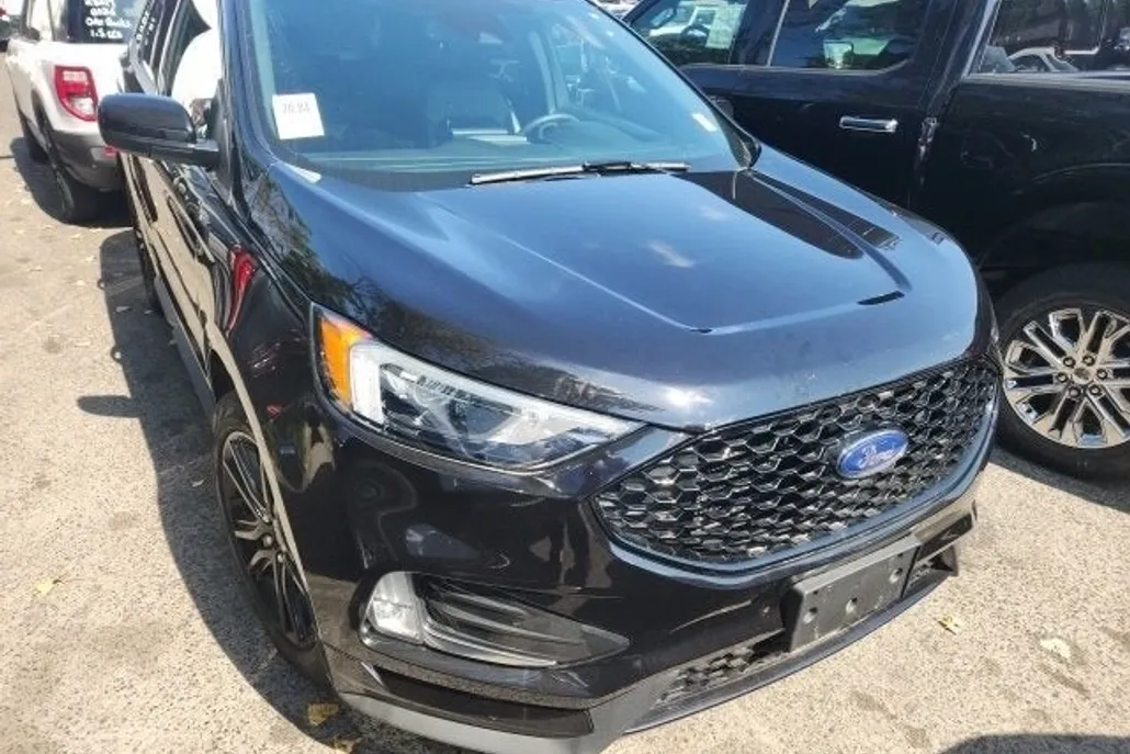 2023 Ford Edge ST photo 1
