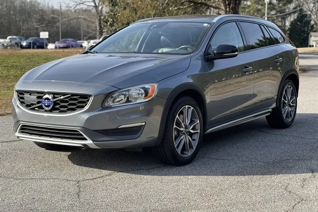 2016 Volvo V60 Cross Country T5 photo 1