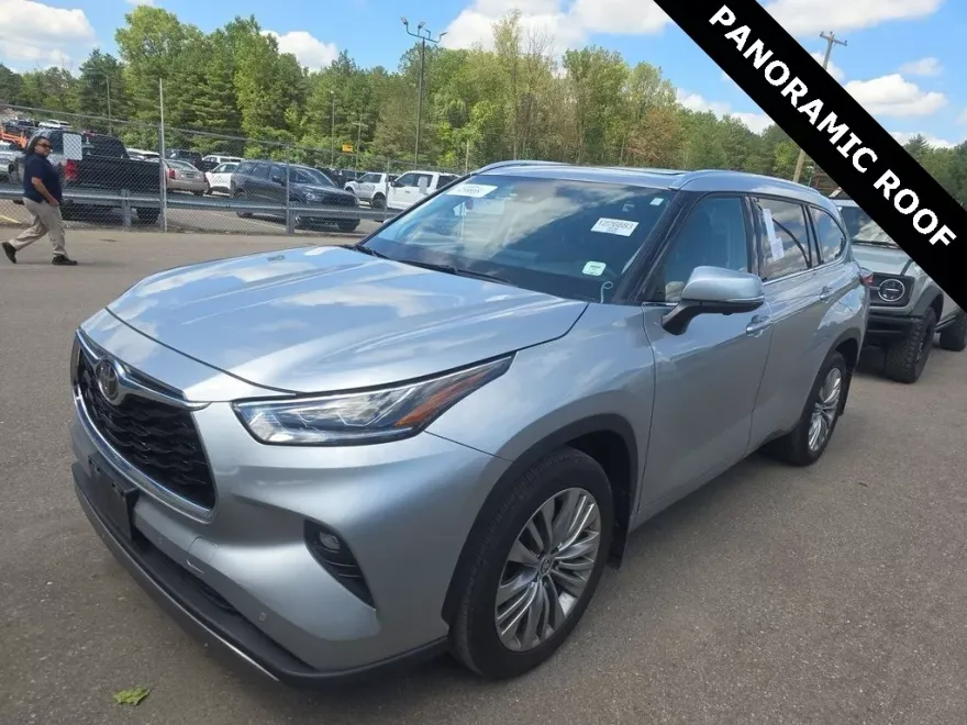 2023 Toyota Highlander Platinum photo 1