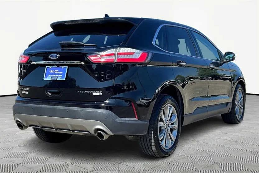 2019 Ford Edge Titanium photo 1