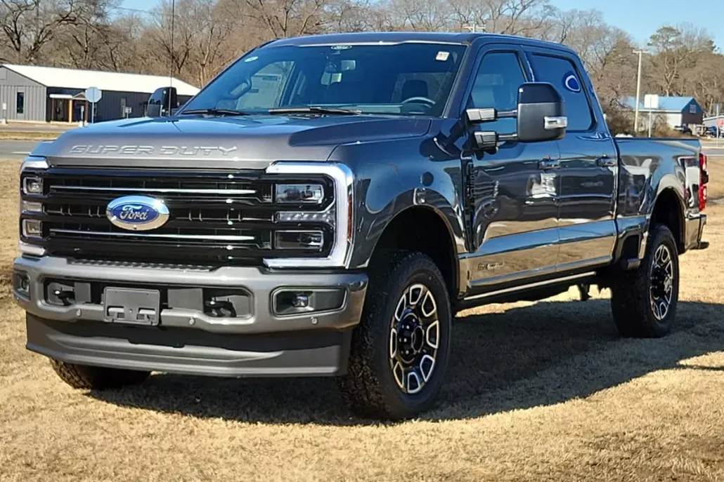 2025 Ford F-250 Platinum photo 1