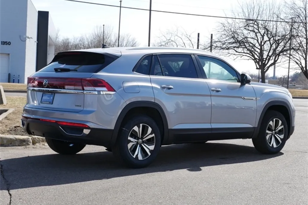 2025 Volkswagen Atlas Cross Sport SE photo 1