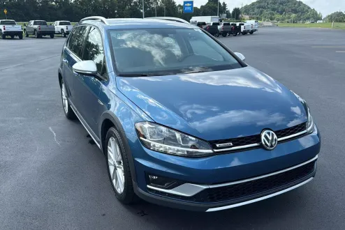 2019 Volkswagen Golf Alltrack S photo 2