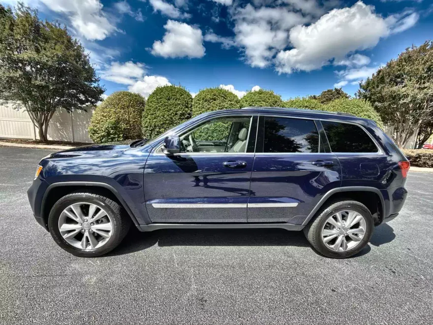 2013 Jeep Grand Cherokee Laredo photo 1