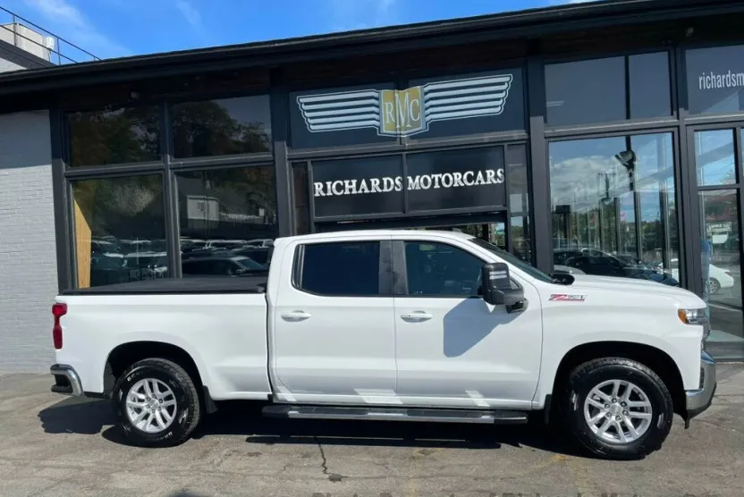 2022 Chevrolet Silverado 1500 LT photo 1