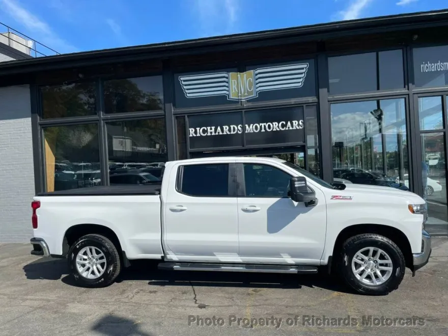 2022 Chevrolet Silverado 1500 LT photo 1