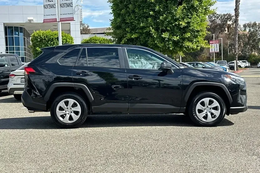 2024 Toyota RAV4 LE photo 1