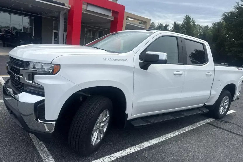 2020 Chevrolet Silverado 1500 LT photo 1