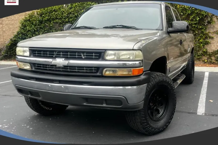 2002 Chevrolet Silverado 1500 photo 1