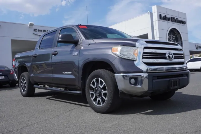 2017 Toyota Tundra TRD Off-Road photo 1