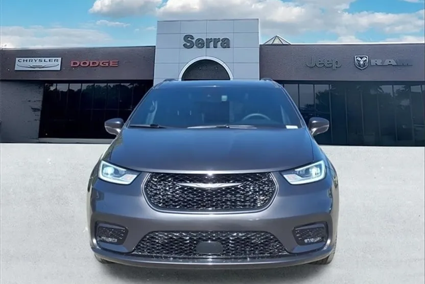 2022 Chrysler Pacifica Limited photo 1
