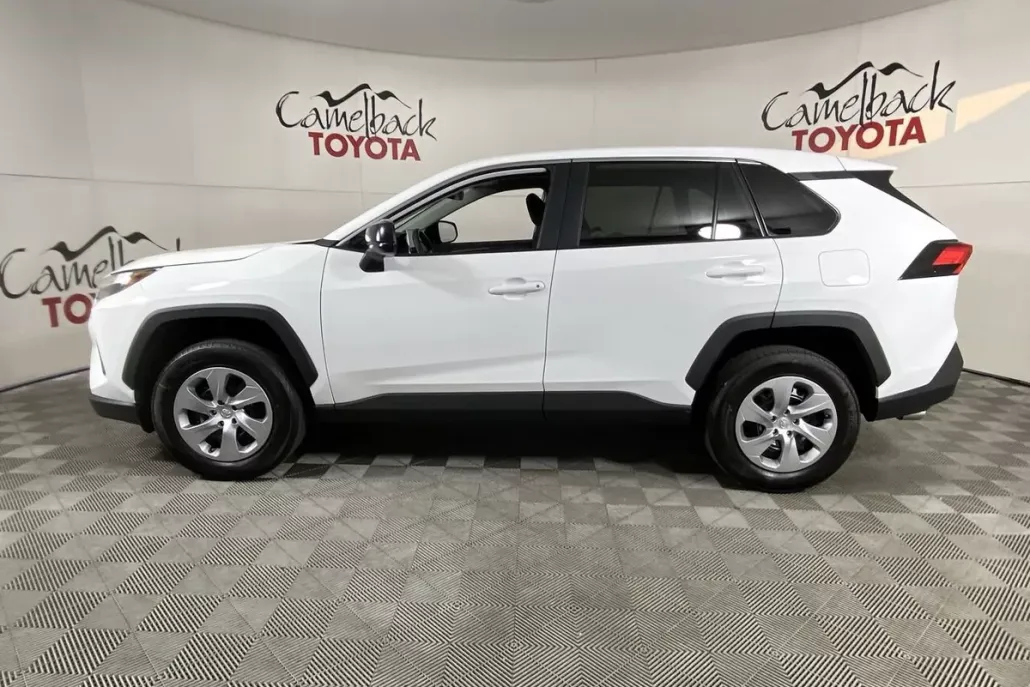 2025 Toyota RAV4 LE photo 1