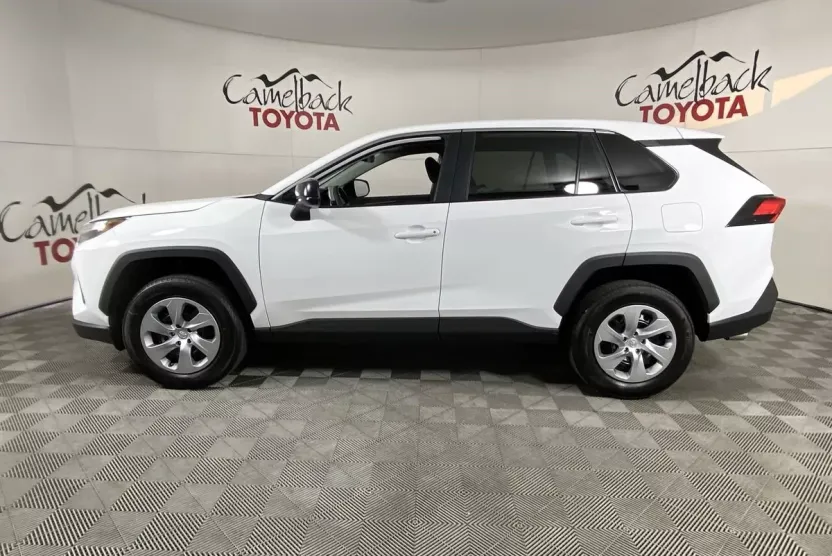 2025 Toyota RAV4 LE photo 1