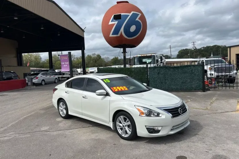 2015 Nissan Altima 2.5 SV photo 1