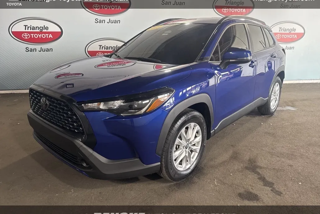 2023 Toyota Corolla Cross LE photo 1
