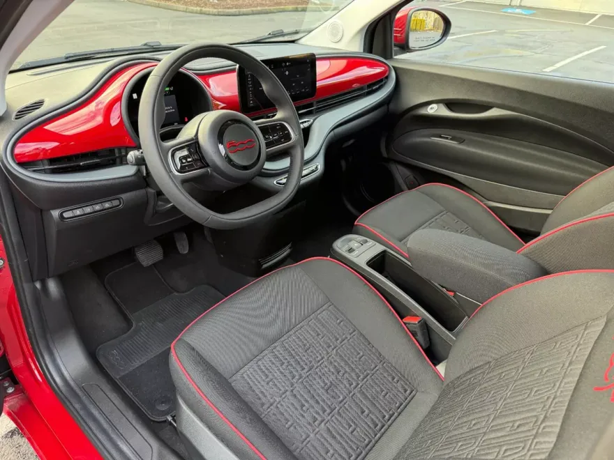 2024 Fiat 500e Red photo 1