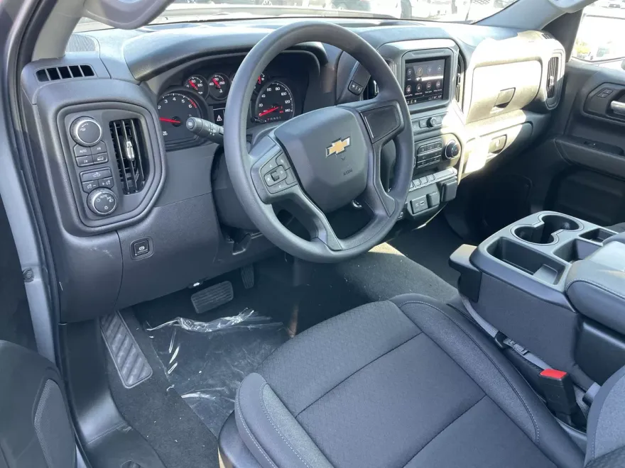 2025 Chevrolet Silverado 1500 Custom photo 1