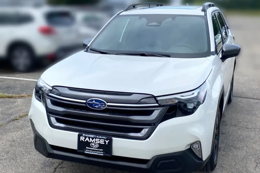 2025 Subaru Forester Premium Base photo 1