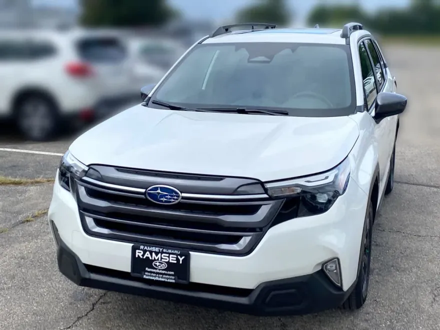 2025 Subaru Forester Premium Base photo 1