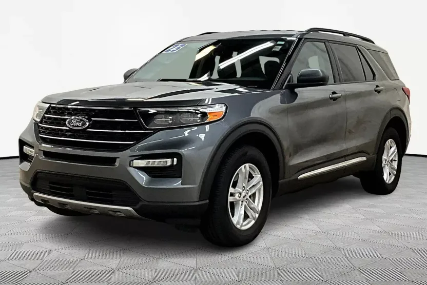 2023 Ford Explorer XLT photo 1