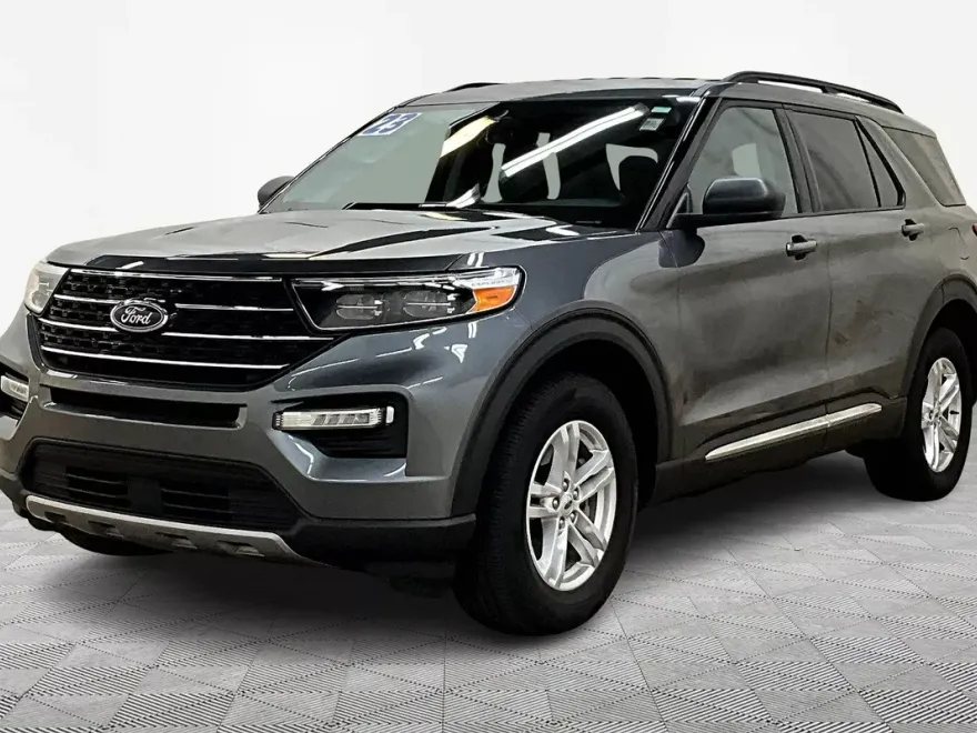 2023 Ford Explorer XLT photo 1