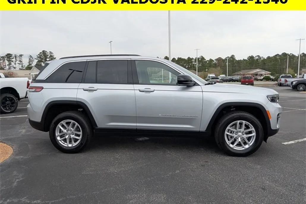 2025 Jeep Grand Cherokee Laredo X photo 1