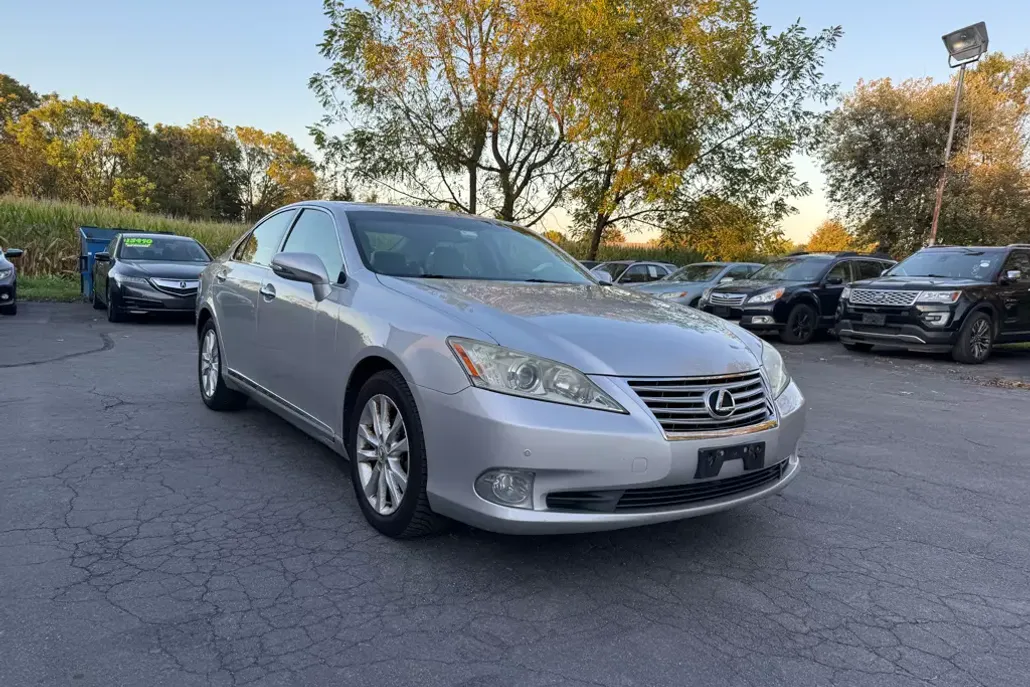 2010 Lexus ES photo 1