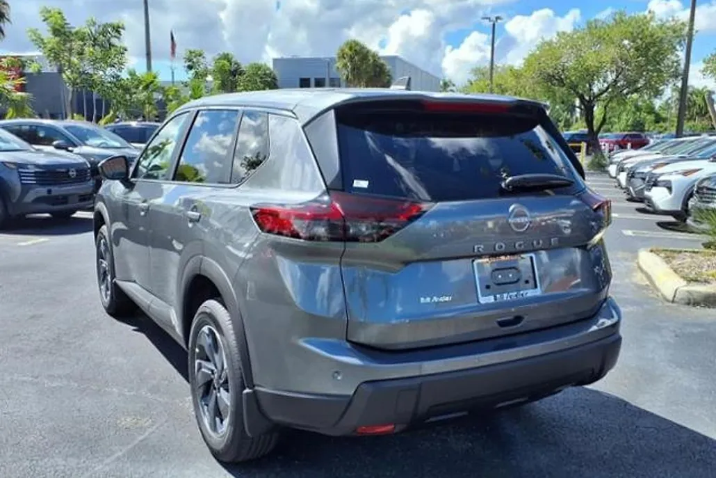 2026 Nissan Rogue SV photo 1