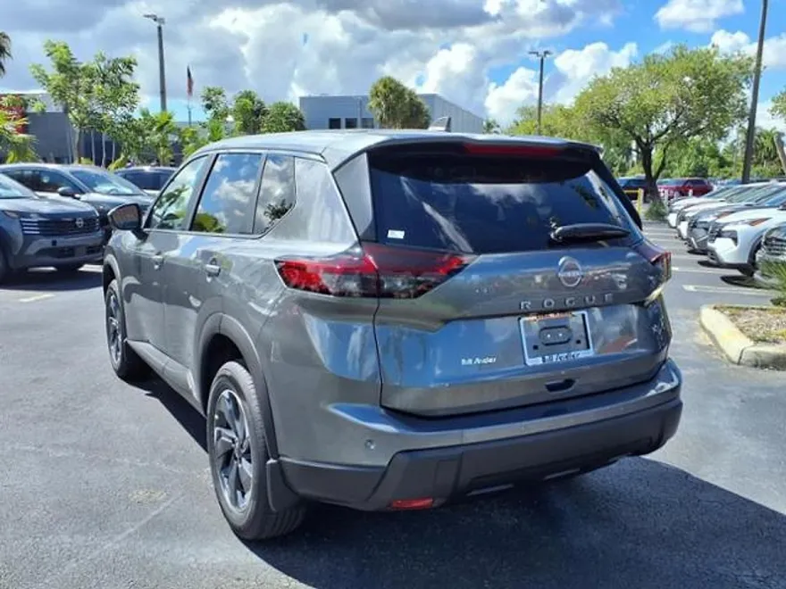 2026 Nissan Rogue SV photo 1