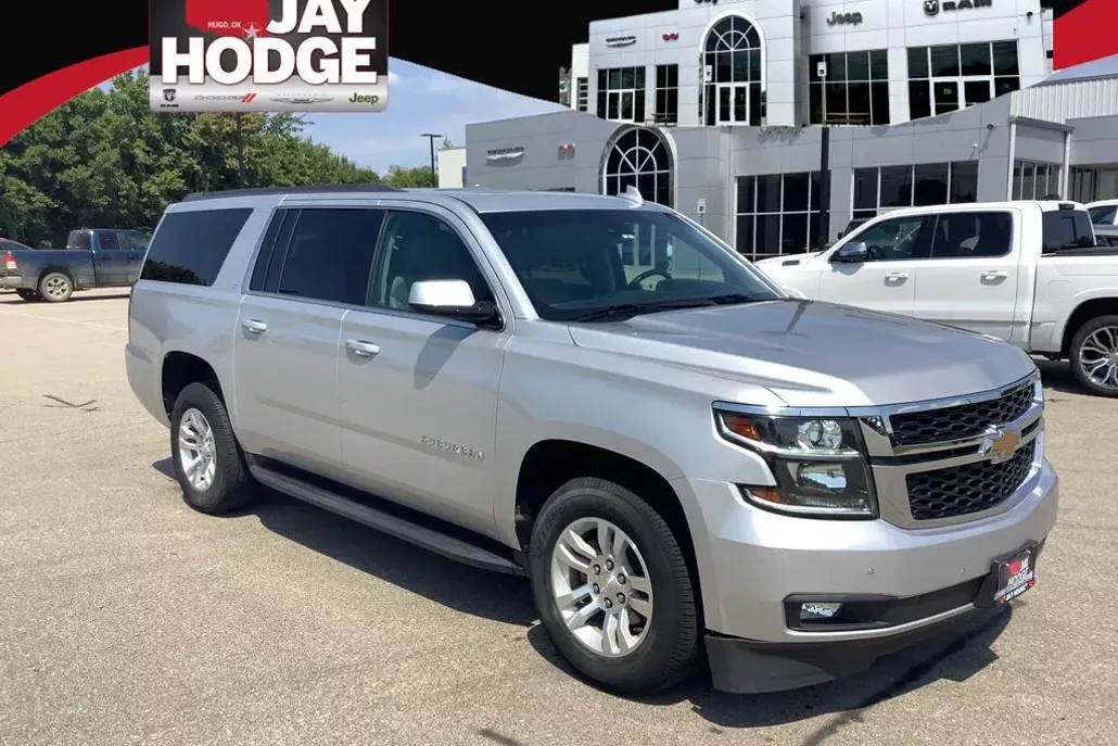 2019 Chevrolet Suburban LT photo 1