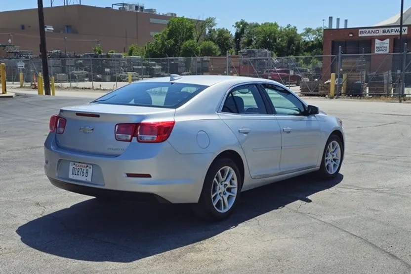 2015 Chevrolet Malibu 1LT photo 1