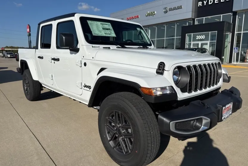 2025 Jeep Gladiator Sport S photo 1