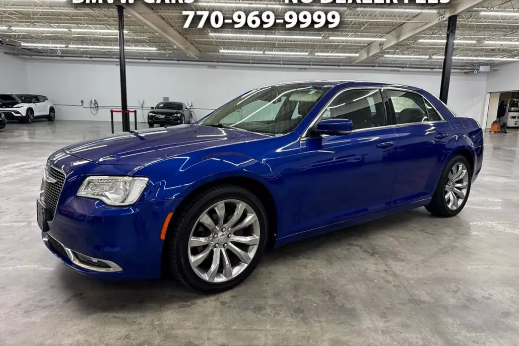 2019 Chrysler 300 Touring L photo 1