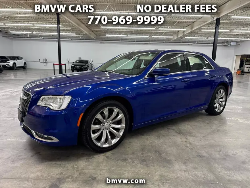 2019 Chrysler 300 Touring L photo 1