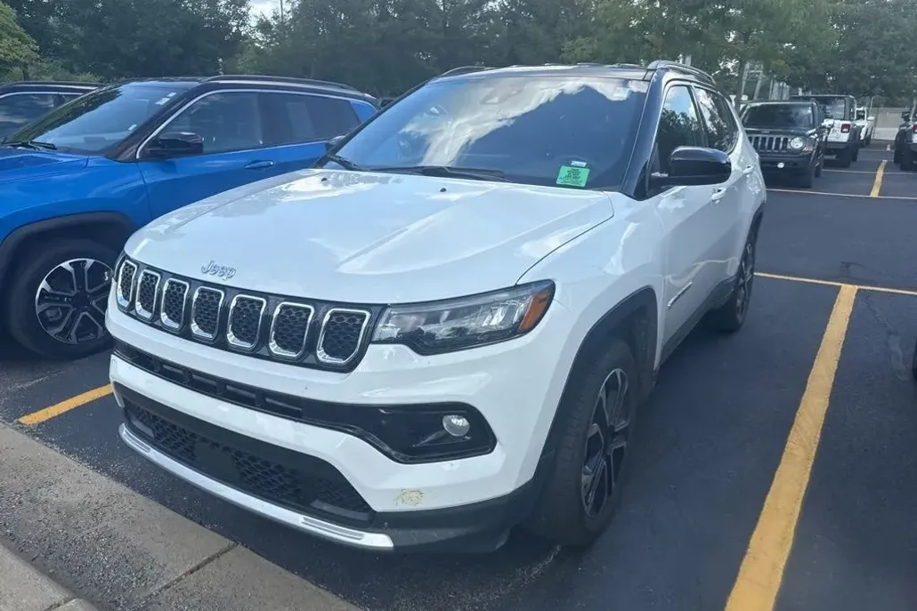 2023 Jeep Compass Limited photo 1