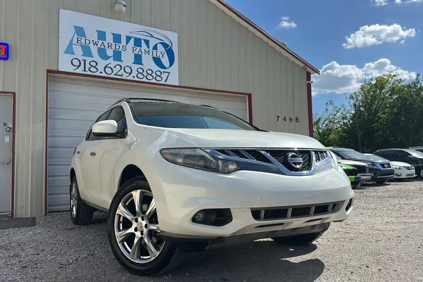 2013 Nissan Murano LE photo 1