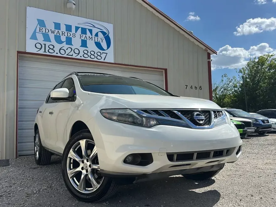 2013 Nissan Murano LE photo 1