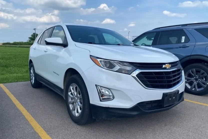 2021 Chevrolet Equinox LT photo 1